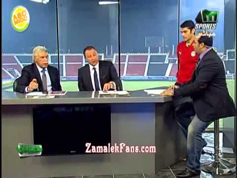 تكريم الخطيب وحسن شحاته للعميد الصقر احمد حسن بعد مباراة البرازيل وحصوله على عميد لاعبى العالم