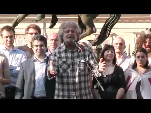 Beppe Grillo a Torino in piazza Castello - Sieti voi..