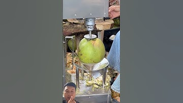 Cách gọt vỏ và đục quả dừa rất độc đáo. Rất là tuyệt vời. #cuttingskills #fruit #useful #shorts