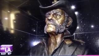 Lemmy Kilmister Statue Unveiled at Los Angeles’ Rainbow Bar &amp; Grill  8/24/2016