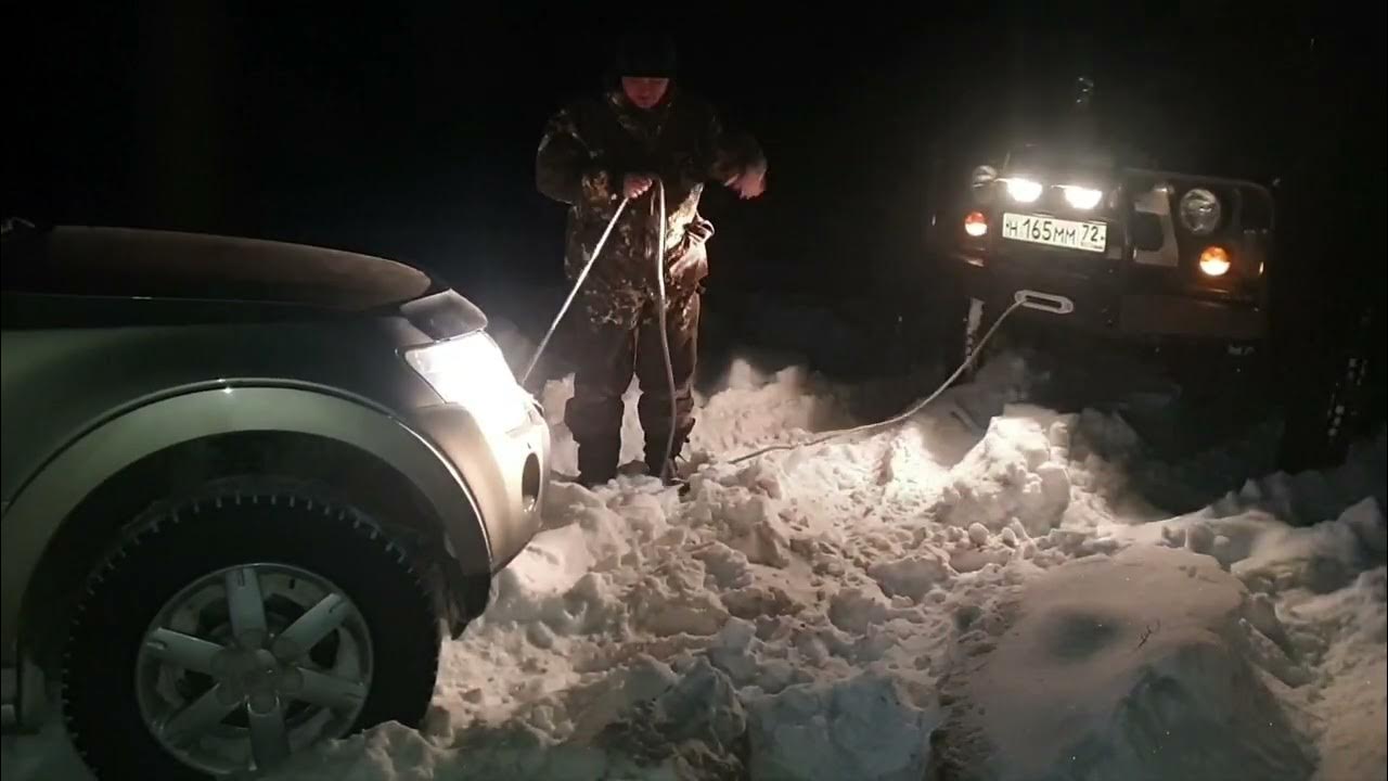 Паджеро застрял в снегу