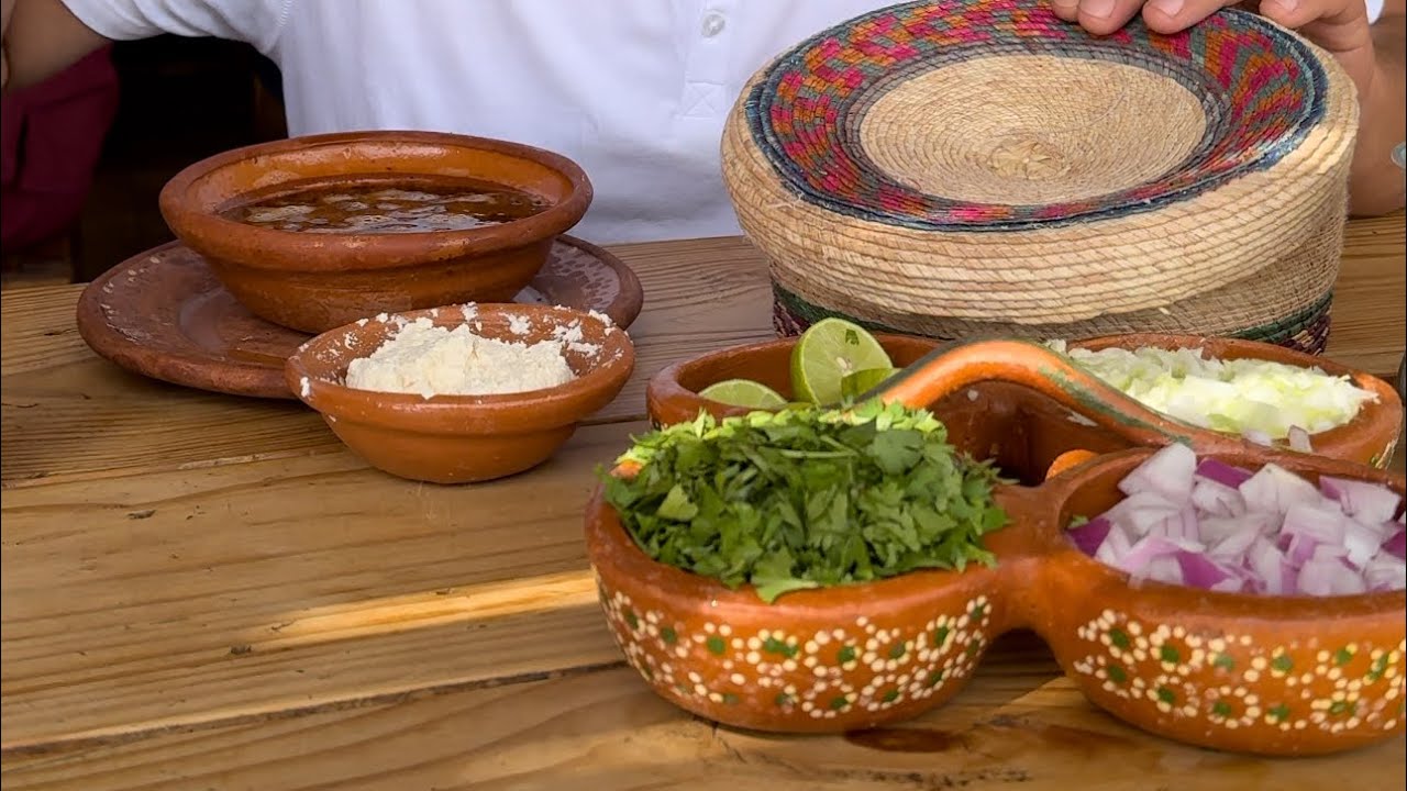 Birria, quesabirria, requesón y tortillas recién hechas / Cocinando A la Periqué