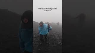 Rinjani dengan badainya #mountaincamping #hiking #sahabatgunung #solohiking #rinjani #pendaki
