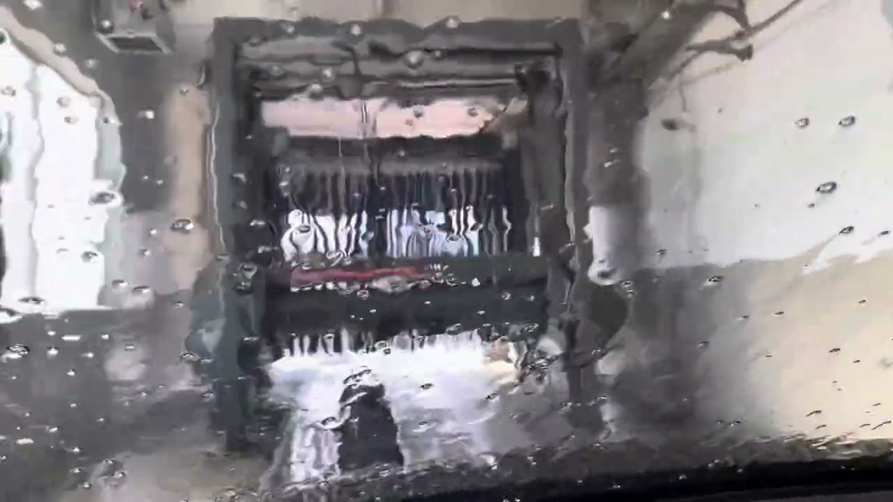 Autowaschanlage an der Grenze #autowash #autowäsche #automobile #carwash #carwashtime #carwashmobil