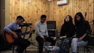 Download lagu Berlari Tanpa Kaki - GAC ft Overtunes (Cover) by Faezil, Izzah, Jasmin & Danish