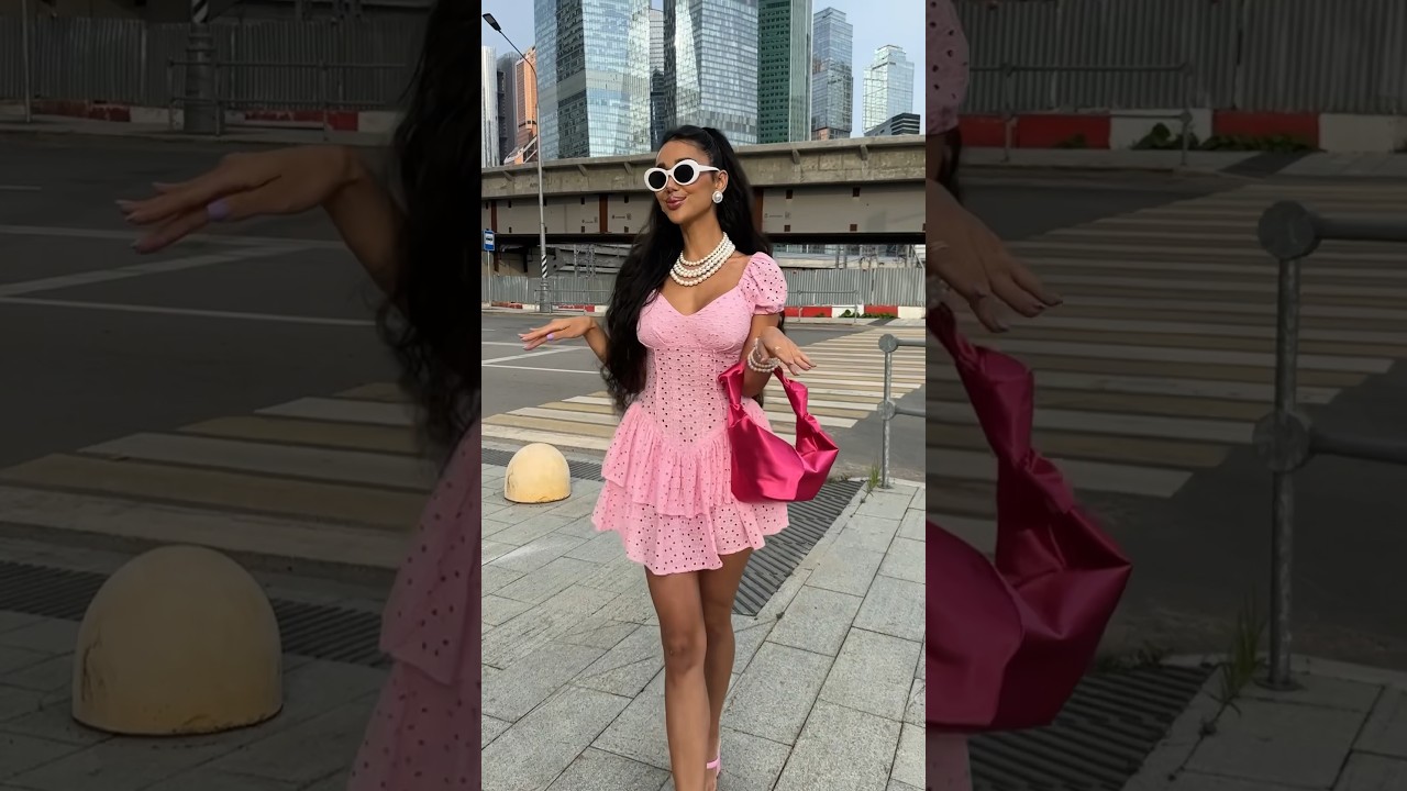 Она как барби 🤗