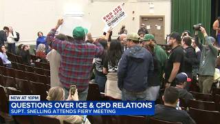 Community meeting gets heated over alleged collaboration between Chicago police, immigration agents