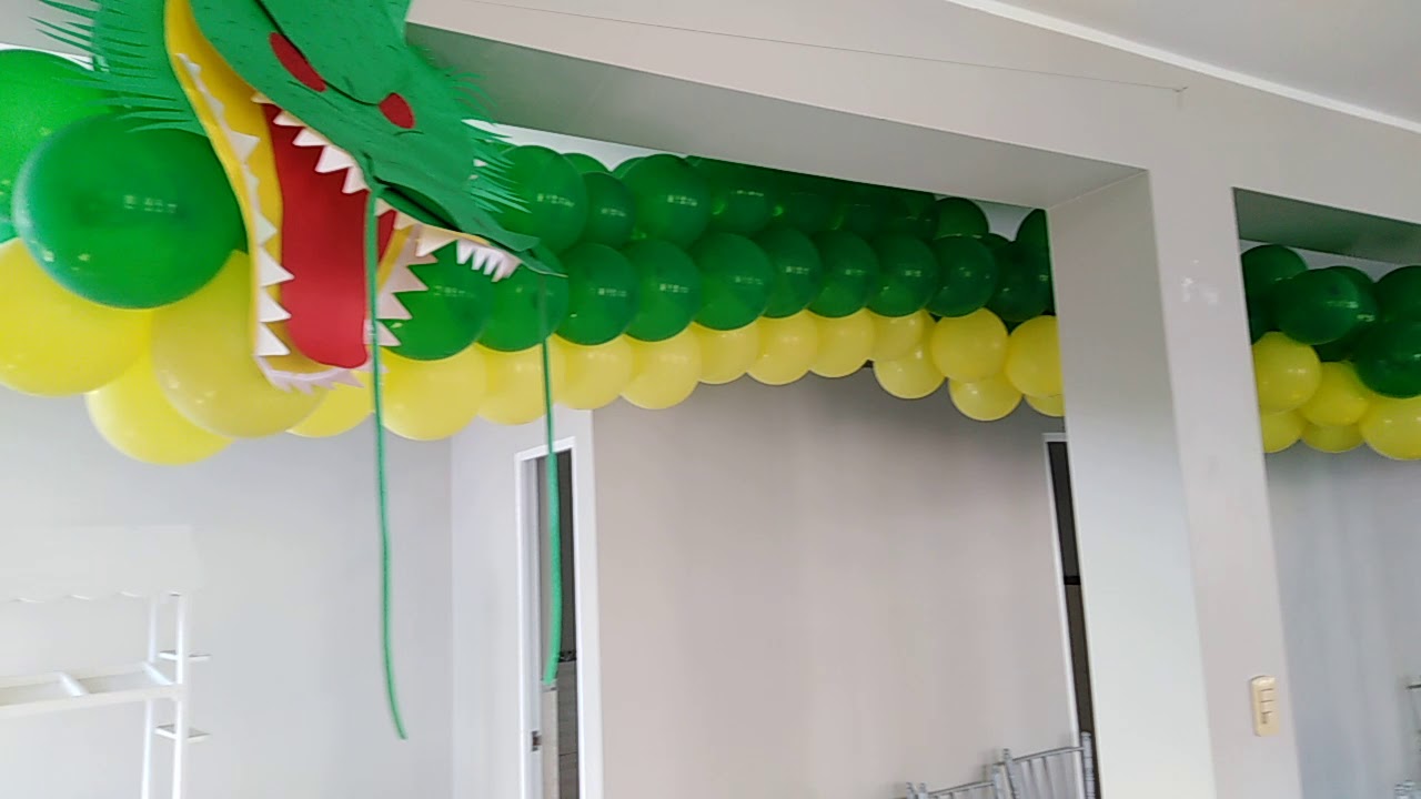 Shenlong en globos. decoración