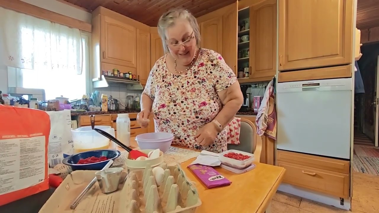 Kausi 5; jakso27 : Vadelmavalkosuklaakakku - Tapahtuu mummolassa !