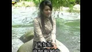 Itana br tarigan tampil beda
