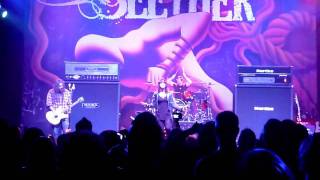 Seether - Broken (feat. Lzzy Hale of Halestorm)