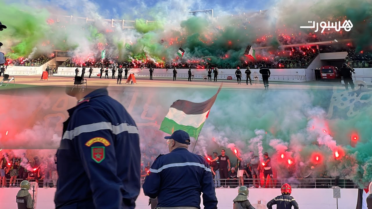 كراكاج رهيب من جماهير الرجاء يلهب مدرجات ملعب أدرار في نهائي كأس العرش