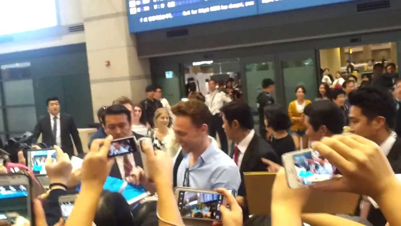 Tom Hiddleston in Korea! 톰 히들스턴 입국영상