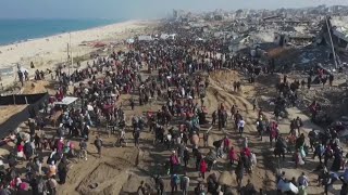 Crowds of Palestinians fill Gaza's main coastal road in return home