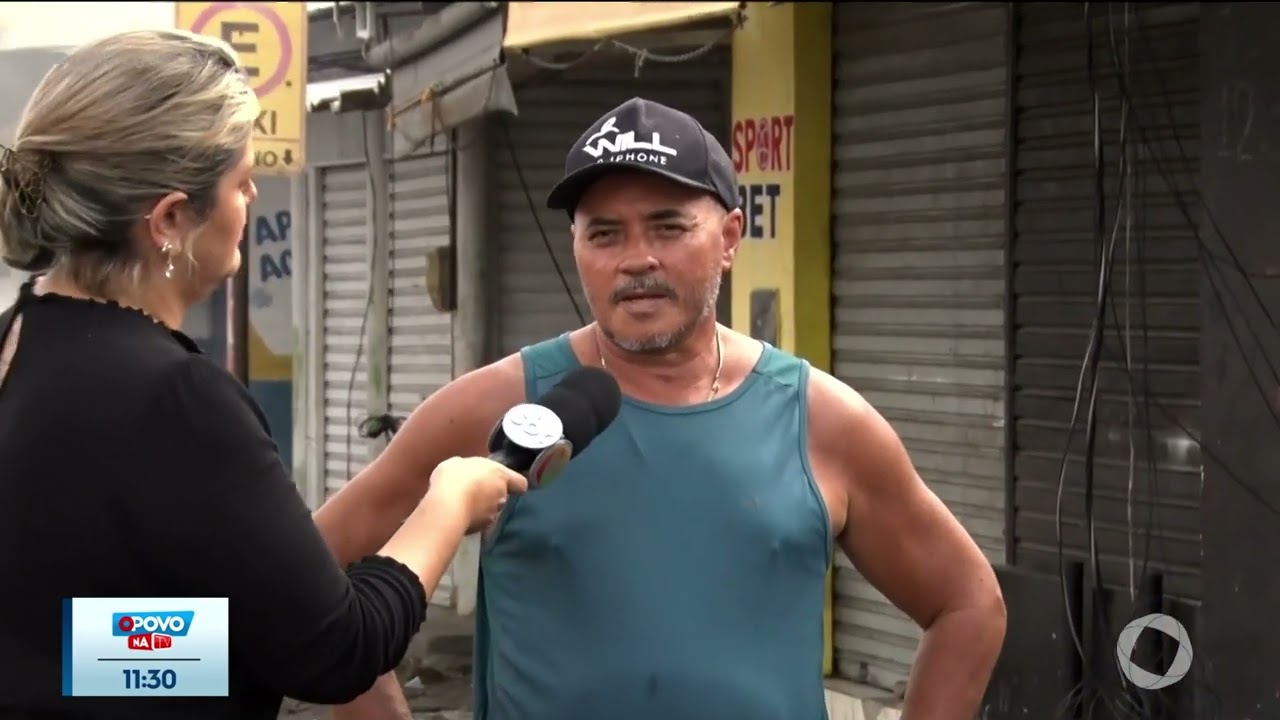 Comerciantes bloqueiam principal avenida do Rangel após ter energia do mercado cortada -O Povo na TV