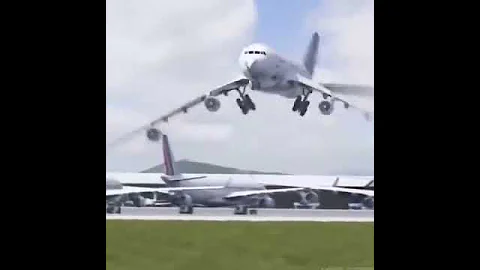 Funny plane dance 🤣🤣🤣