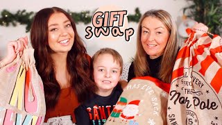 FAMILY GIFT EXCHANGE! £30 PRESENT SWAP WITH MY MUM & BROTHER!!