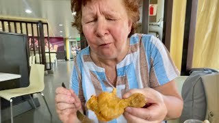 MOM IS SHOCKED BY JOLLIBEE! Best food in the world!