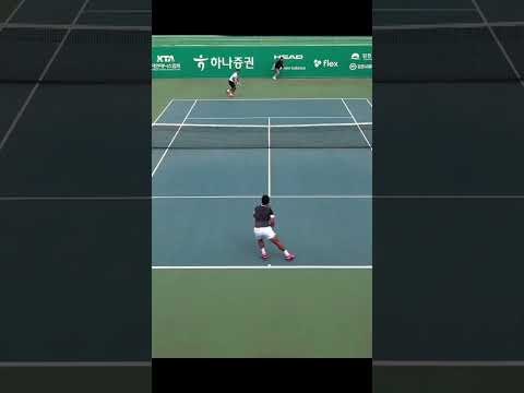 한국에도 이렇게 좋은 <strong>서브를</strong> 구사하는 정윤성선수