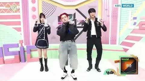 YEONJUN dancing GGUM with Music Bank MCs Hong Eunchae and Moon Sangmin
