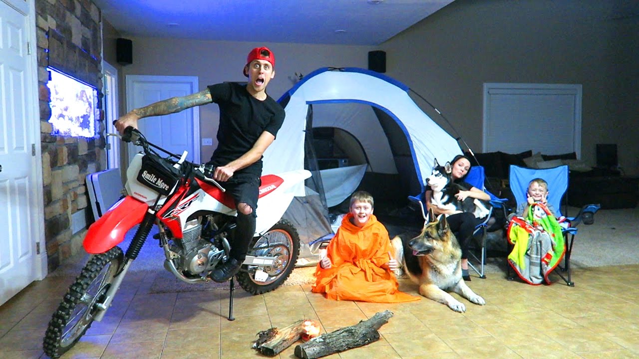 CRAZY INDOOR CAMPOUT!!