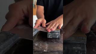 Let’s sharpen a cleaver to achieve hair-splitting #fyp #knife #knifesharpening #ray #knifesharpener