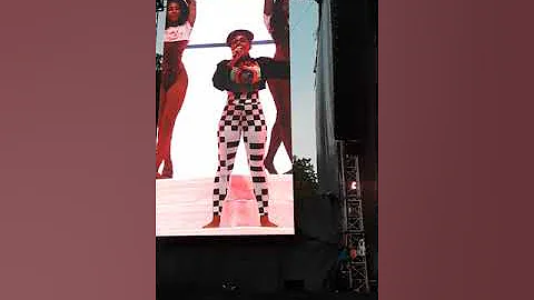 Janelle Monáe- Yoga (Live in Philly)