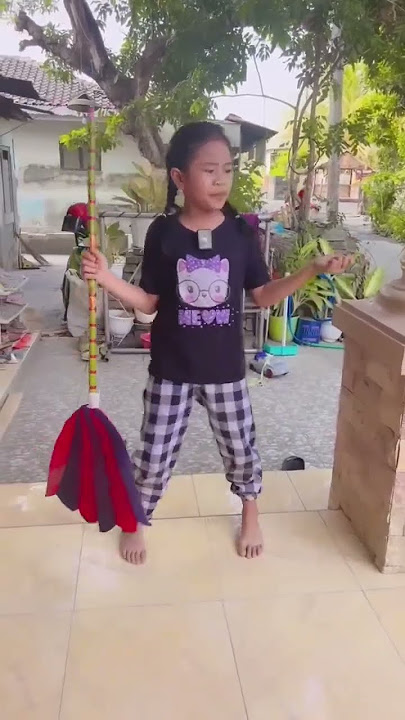 suruh nyapu malah joget #viral #viralvideo #funny #shorts