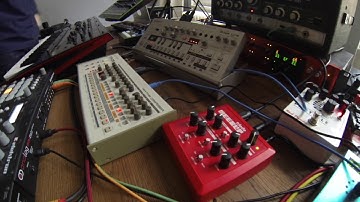 Hands On With The Roland TR-09, TB-03 vs  MeeBlip Triode