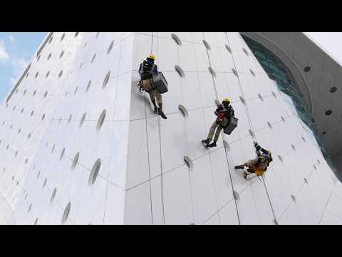 Video: Cleaning the facade of buildings: means and methods