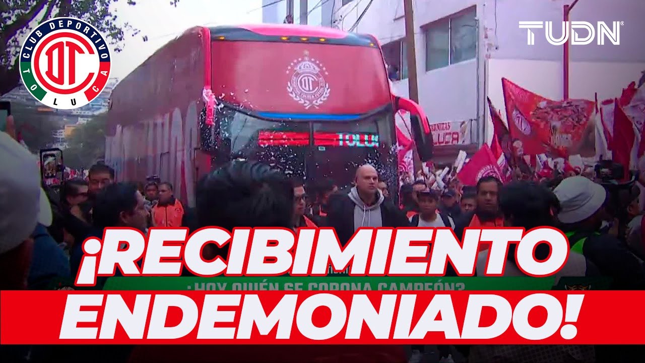 ¡LLEGADA INFERNAL! Así fue como la afición escarlata recibió a los DIABLOS ROJOS DEL TOLUCA! | TUDN