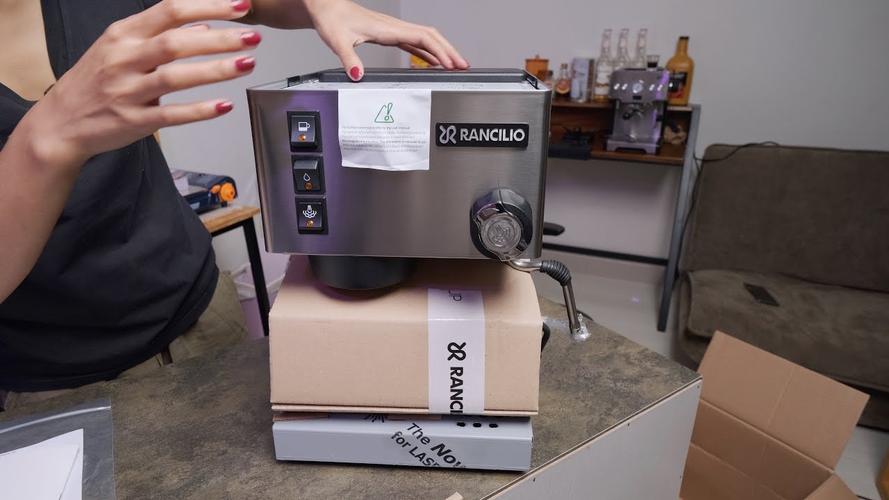 Unboxing RANCILIO SILVIA V6 - YouTube