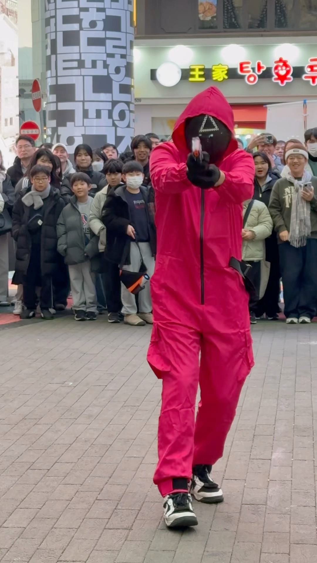 오징어게임 병정이 추는 삐끼삐끼댄스는? 누구? #춤추는곰돌 #춤추는곰돌의랜덤댄스 #dance #kpop #댄스 #music #삐끼삐끼 #챌린지 #오징어게임 #squidgame