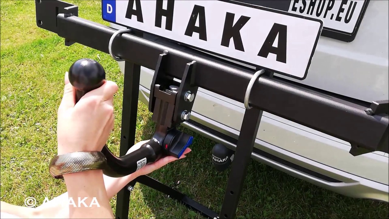 Vertikal abnehmbare Anhängerkupplung AHAKA von unten gesteckt