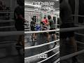 趣味通い同士の18歳(青グローブ)VS25歳(赤グローブ)のスパーリング2R目