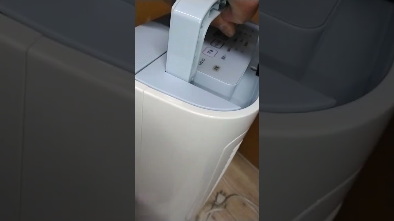 シャーププラズマクラスター除湿機 CV-F71-W 2017年製 8畳 コンパクト