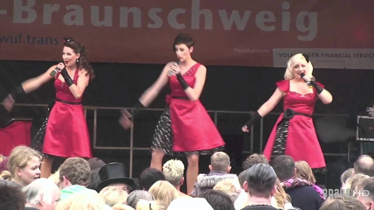 Sweet Sugar Swing singing "Boogie Woogie Bugle Boy" live in Braunschweig