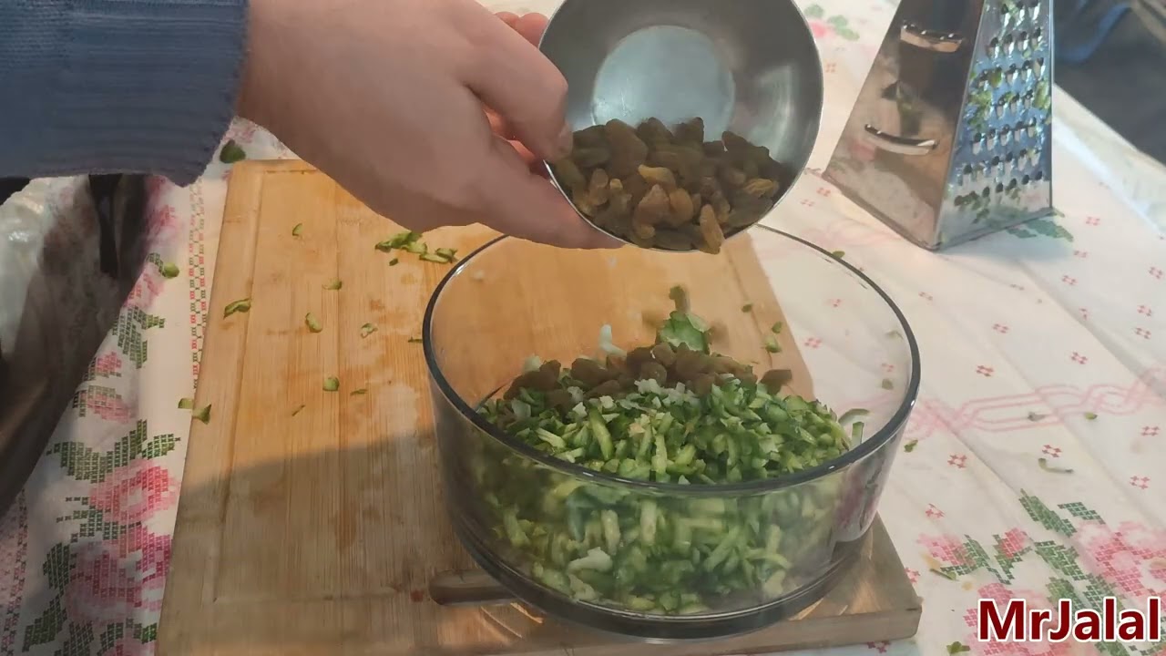 Yogurt and Date Salad Recipe | Healthy No Sugar Dessert | Easy Middle Eastern Yogurt Salad