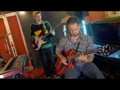 THE SOPHISTICATED HIPPIE - Jamaikats