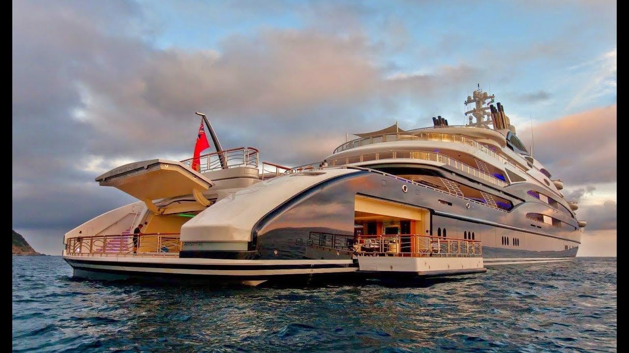 how big is a 300 million dollar yacht