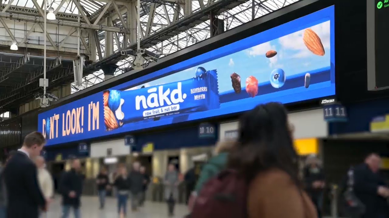 3d видео реклама на светодиодных LED экранах AOTO - вокзал Ватерлоо ...