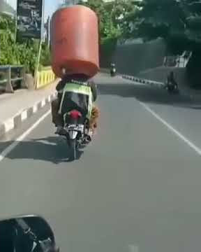 Story WA Lucu 'HELM MASA DEPAN'