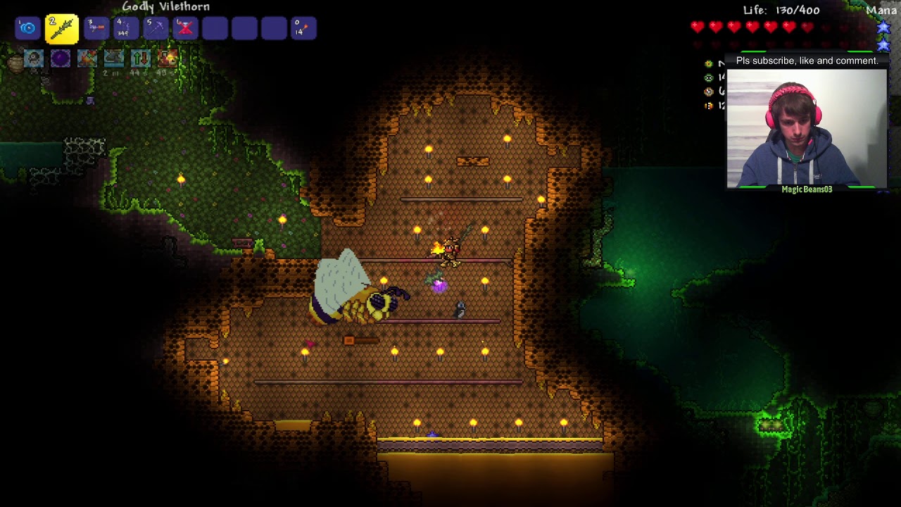 Fighting the Queen bee in Terraria