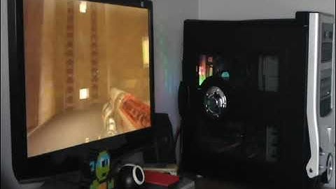 Quake II - 3rd person demo/attract mode (1997) (Windows XP)