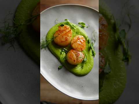 Гребешок с пюре из горошка