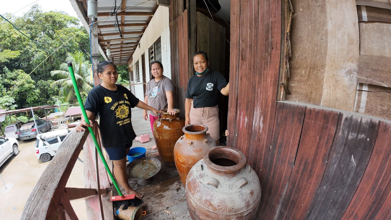KAK LONG MUKI TURUN PADANG SEMUA ORANG IKUT HOUSEKEEPING TINGKAT ATAS RUMAH PANJANG //