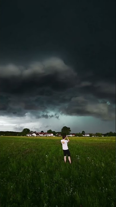 LANGIT MENDUNG | Story WhatsApp