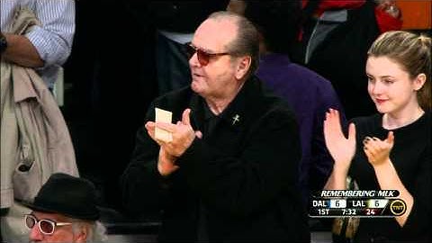 Laker fans give Odom a warm welcome