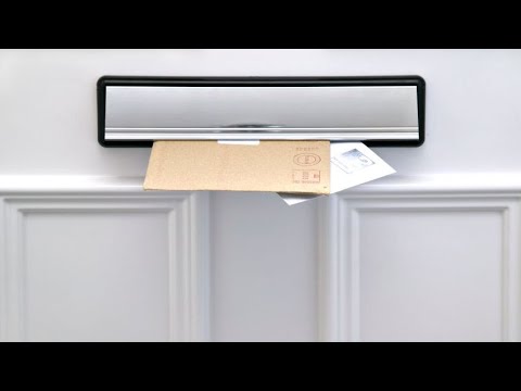 Video: ¿Cómo se coloca una ranura de correo en una puerta?