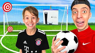 KLEINER JUNGE zerstört mich in FUSSBALL CHALLENGE! 😳 (eskaliert) screenshot 1